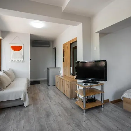 Apartment Cozy Terrace, Mrenicov